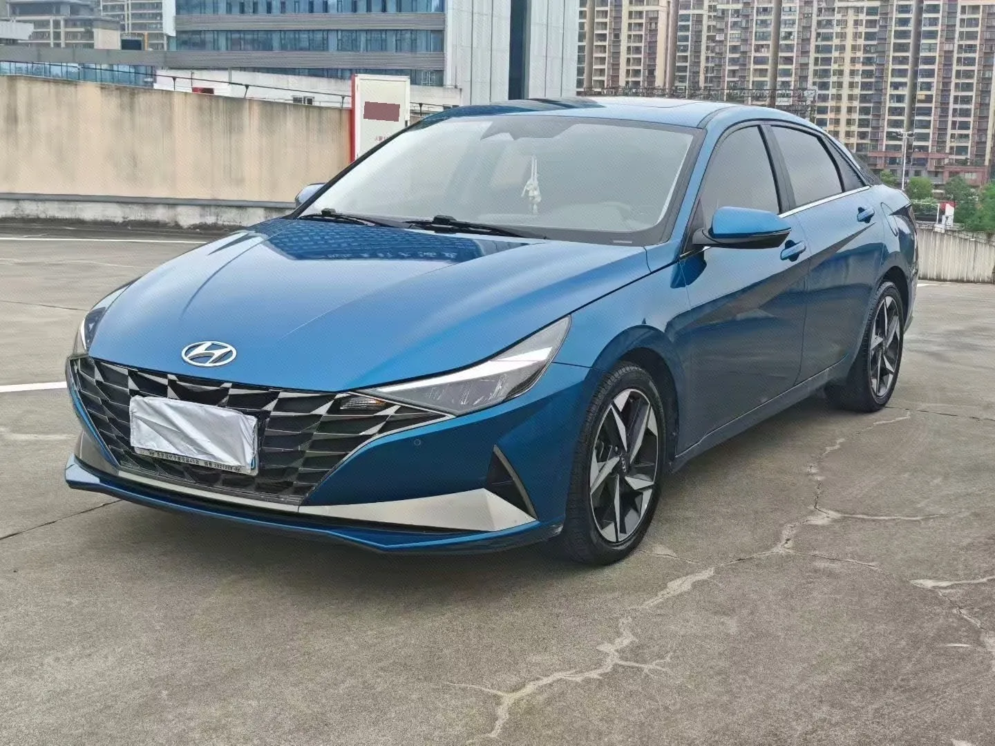 Hyundai Elantra 2021 1.5L CVT LUX Premium Edition