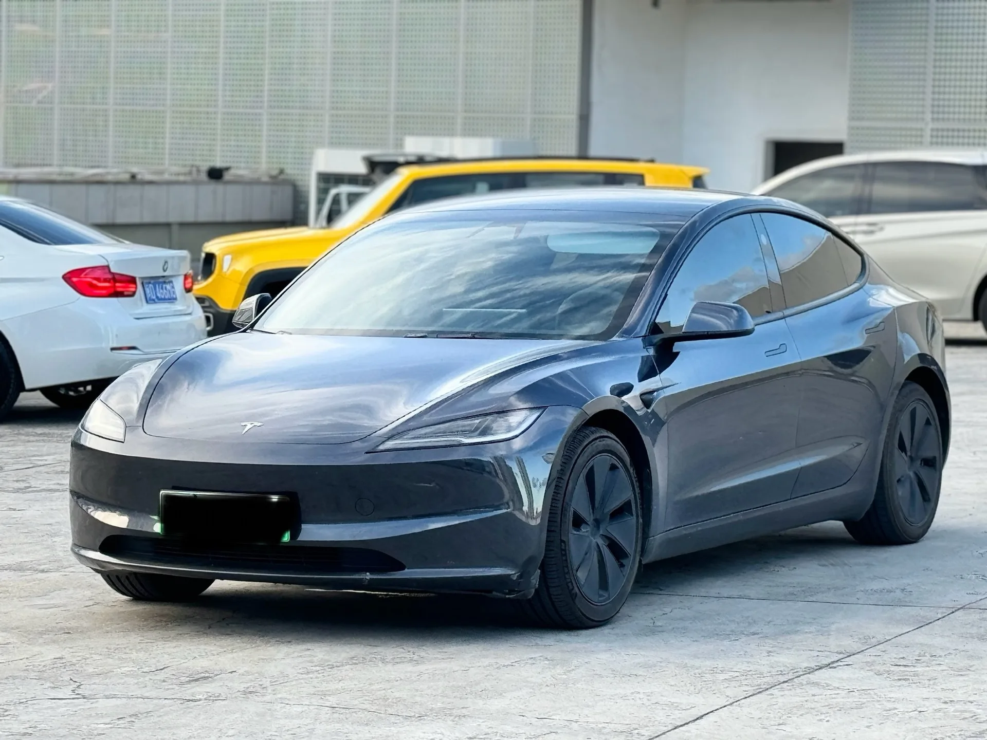 Tesla 2025 Model 3 Rear-Wheel Drive Automatic