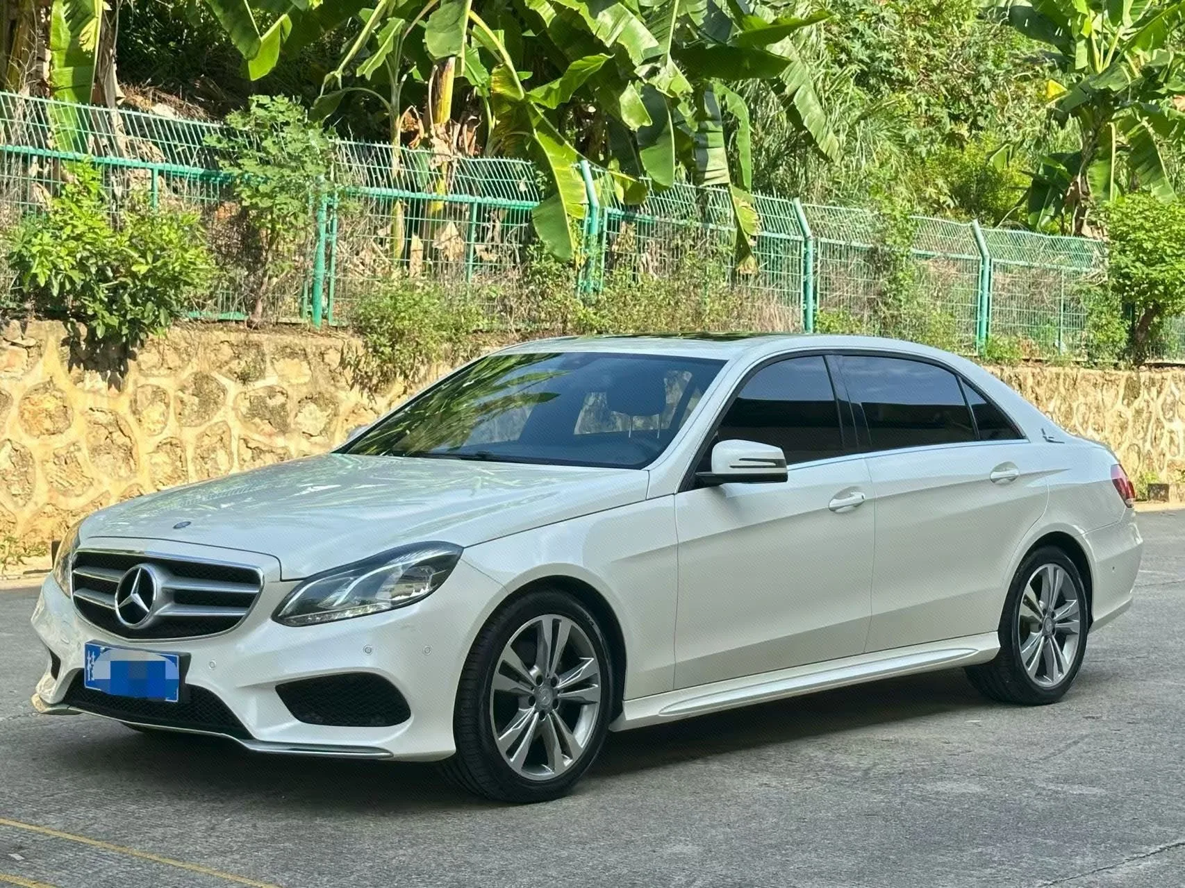2015 Mercedes-Benz E-Class E 200 L Sport