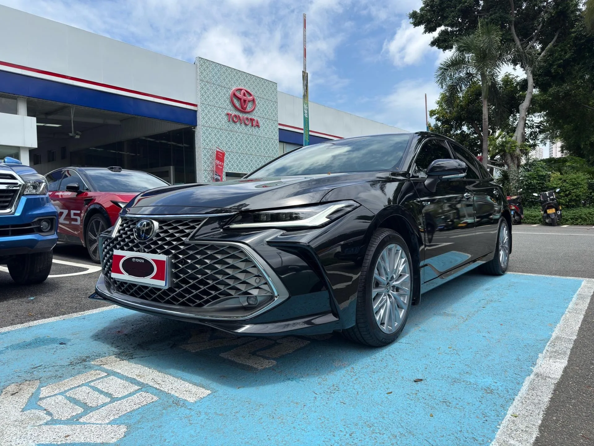 2024 Toyota Avalon Hybrid 2.5L CVT XLE Premium Automatic