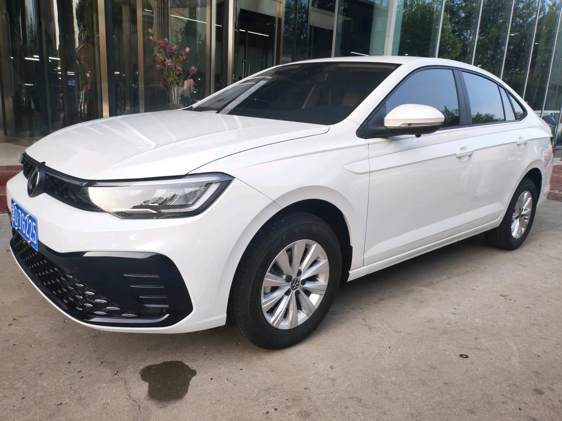 Volkswagen 2025 Lavida New Edge 1.5 Outstanding New Edge Edition Automatic