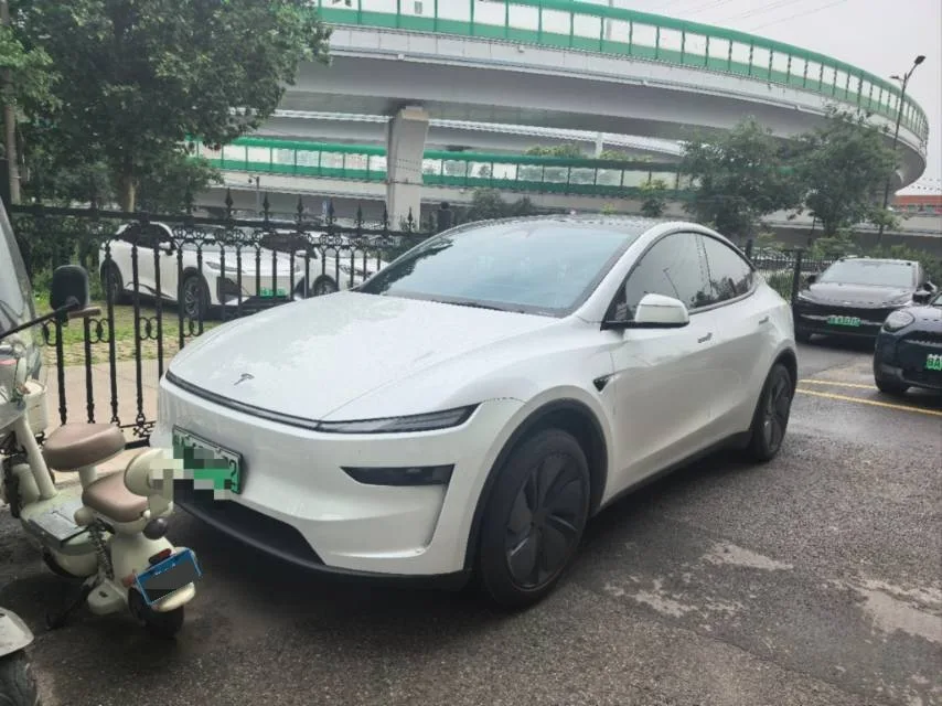 Tesla 2026 Model Y Rear-Wheel Drive Automatic
