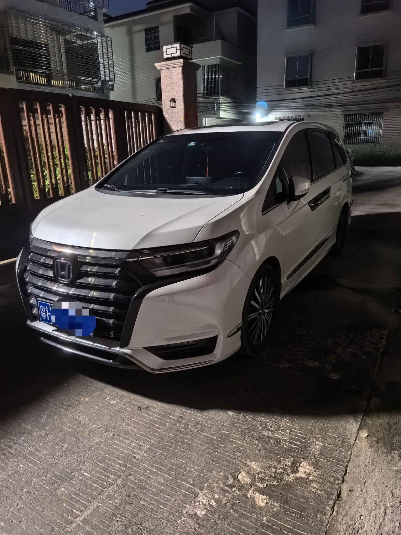 Elysion 2022 2.0L e:HEV Luxury Edition