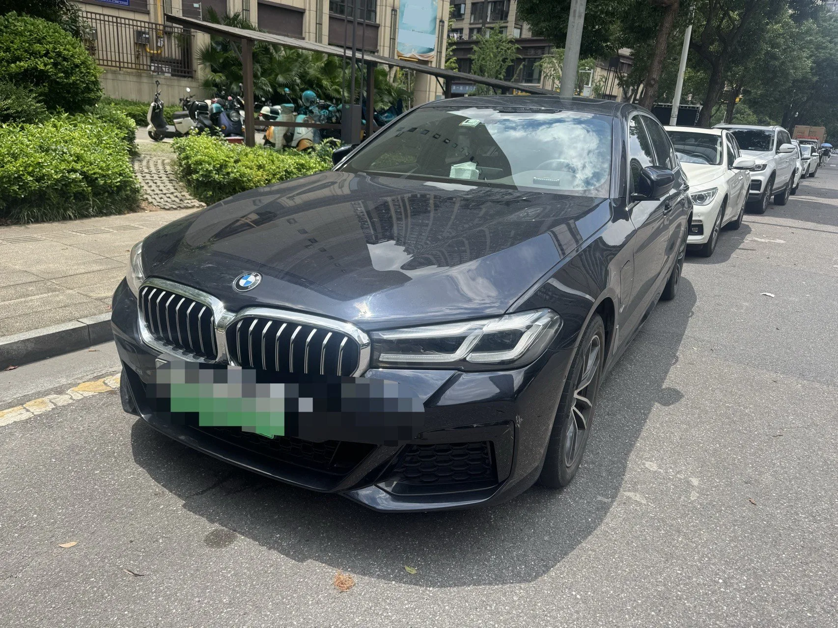 BMW 5 Series PHEV 2021 535Le Luxury Package