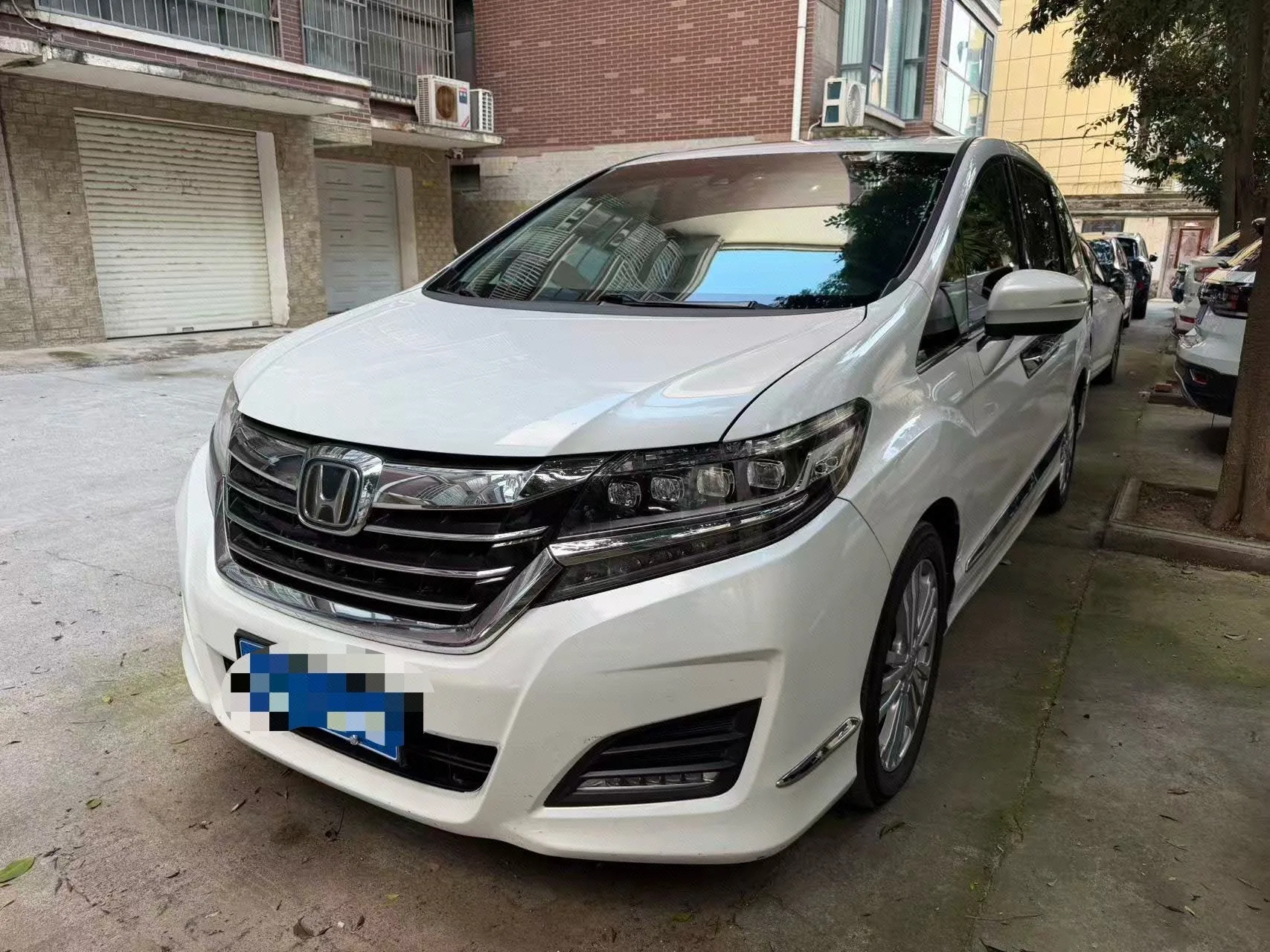 Elysion 2016 2.4L Supreme Edition
