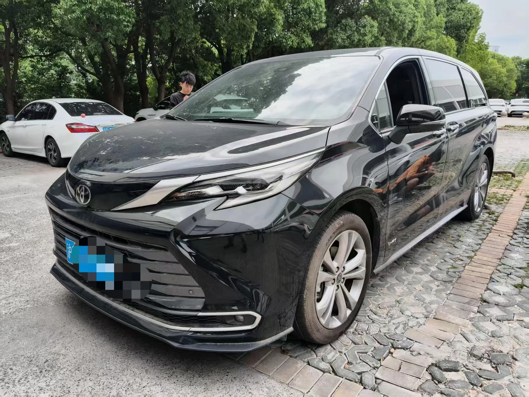 2024 Toyota Sienna 2.5 CVT Premium Edition Automatic