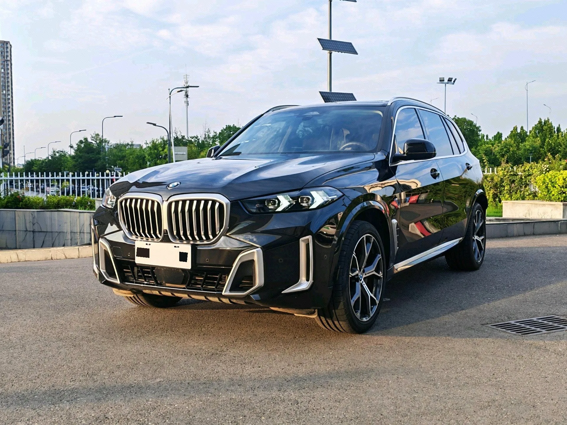 BMW 2025 X5 xDrive30Li 48V 2.0T M Sport Night Edition Package, Automatic Transmission