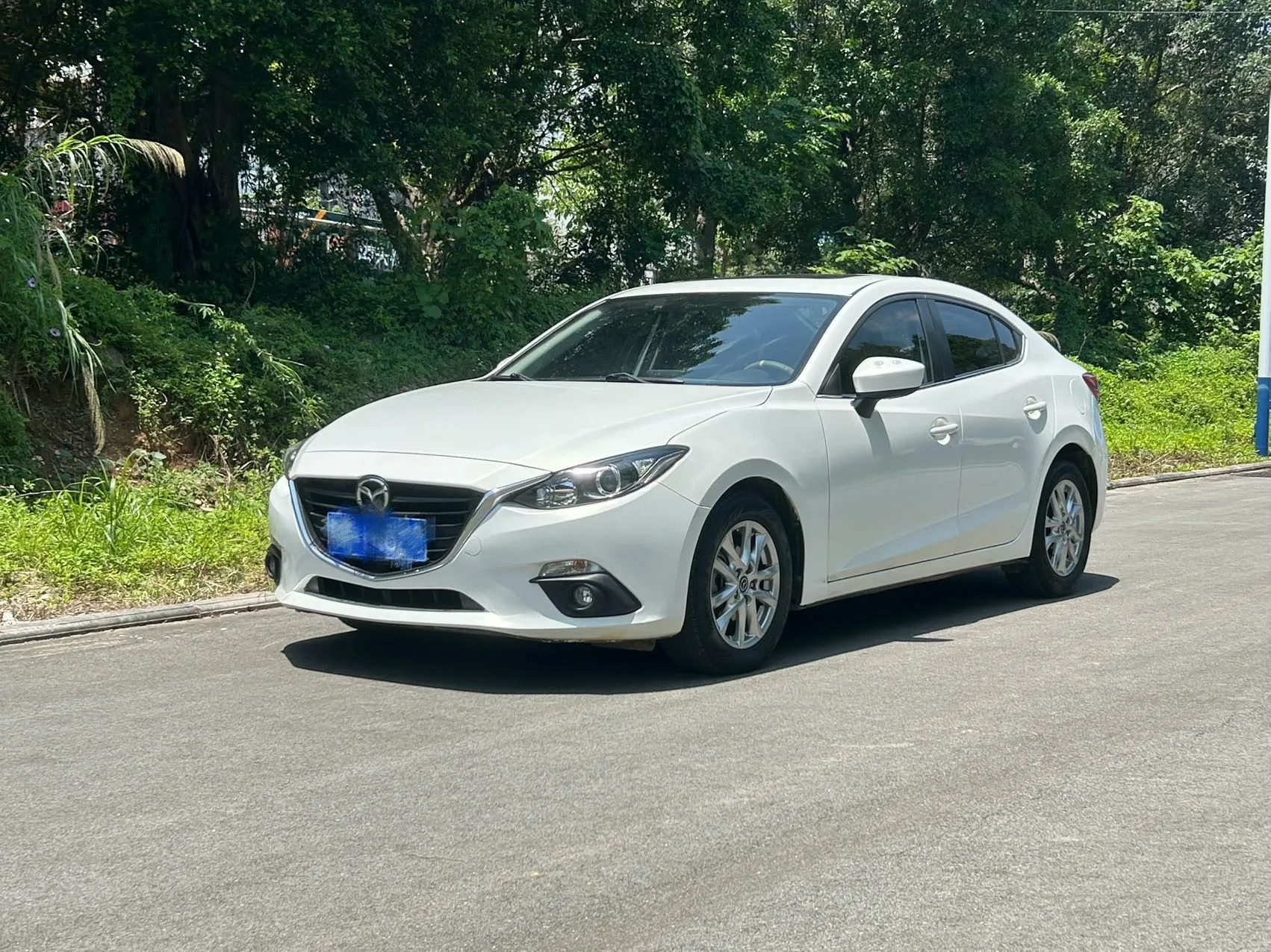 Mazda3 Axela 2016 Sedan 1.5L Automatic Luxury