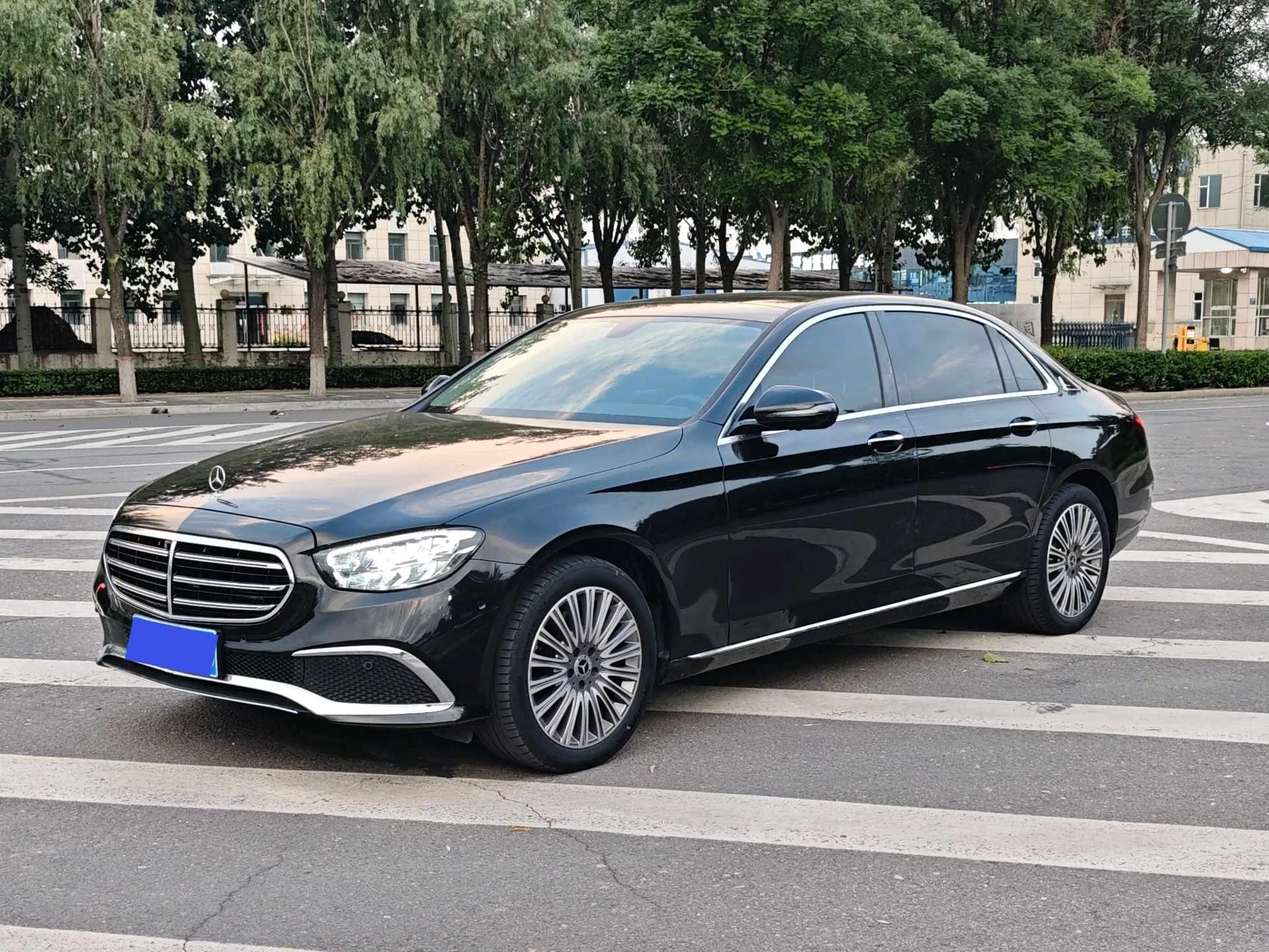 Mercedes-Benz E-Class 2023 E 300 L Fashion Edition