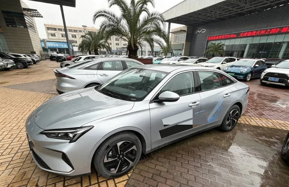 Geely Galaxy 2025 L6 EM-i 1.5 140km Exploration+ Edition Automatic