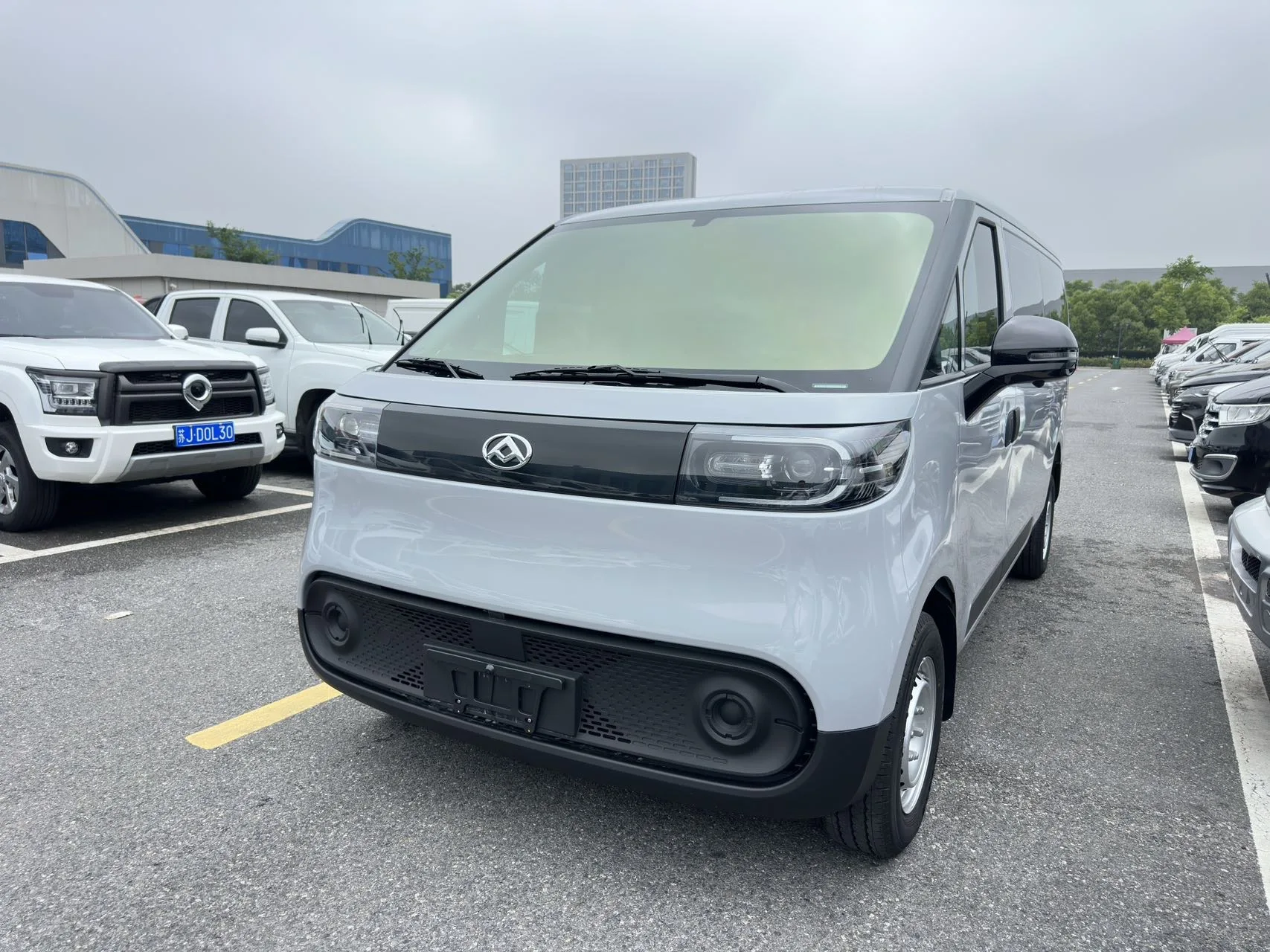 Maxus 2025 Dana V1+ Long Wheelbase Low Roof Multi-functional Version (62kWh) Automatic
