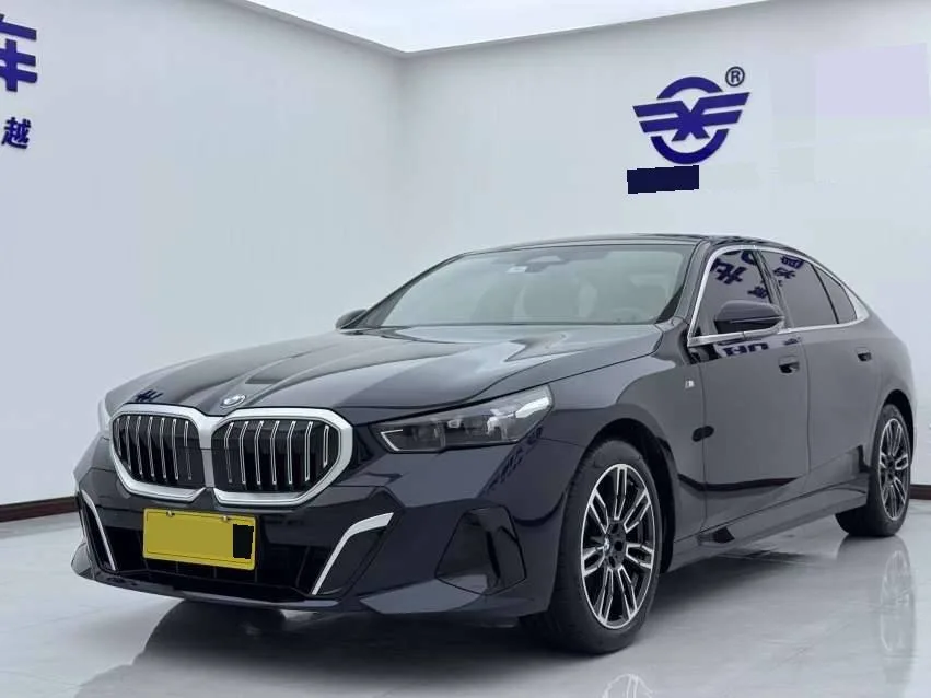 2025 BMW 5 Series 525Li 48V 2.0T M Sport Package, Automatic Transmission