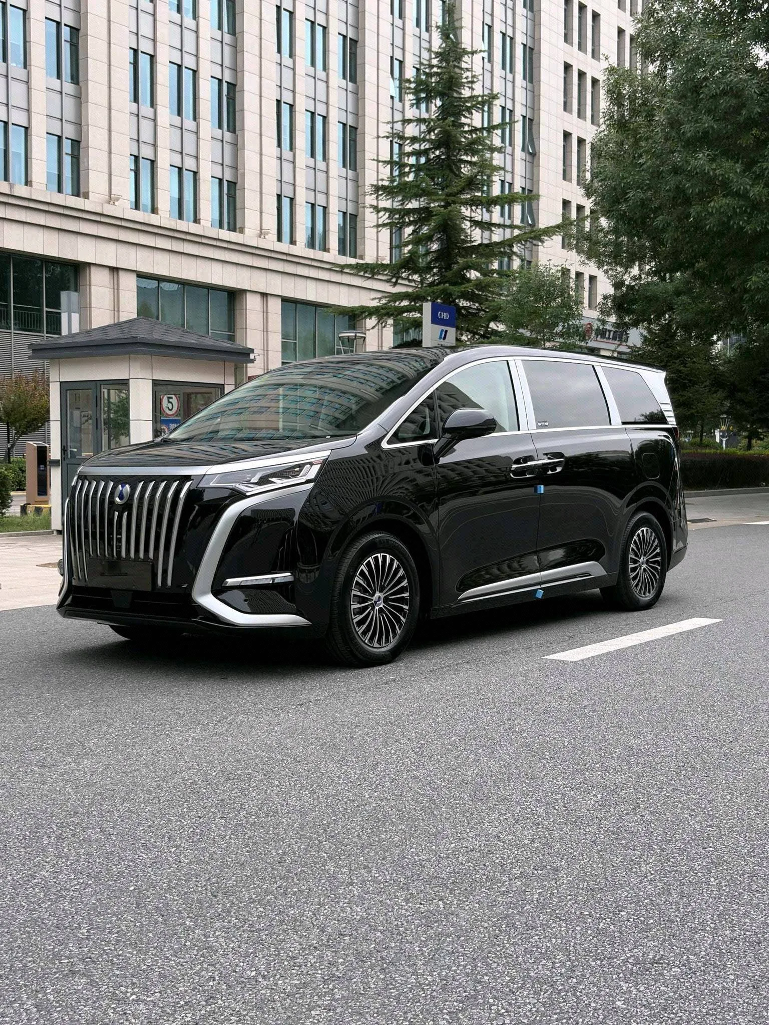 Denza 2024 Denza D9 EV EV620 Premium Automatic