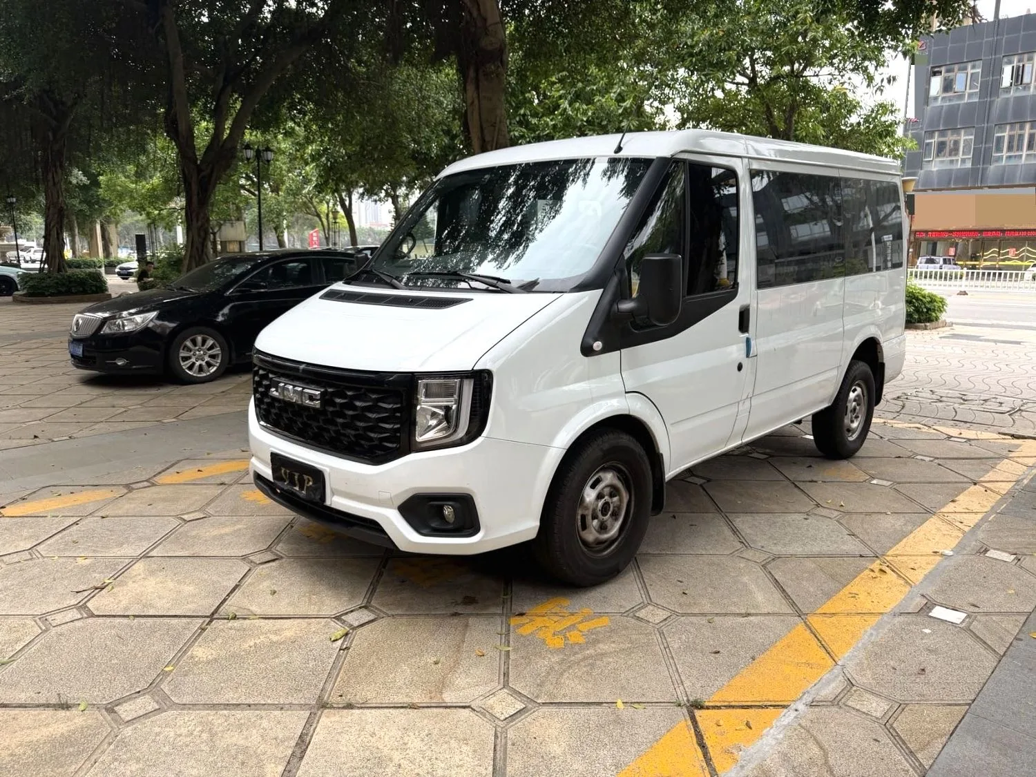 Jiangling Fushun 2023 Model Year 2.0T Automatic Short-Wheelbase Mid-High Roof Commercial Van, 3-Seater