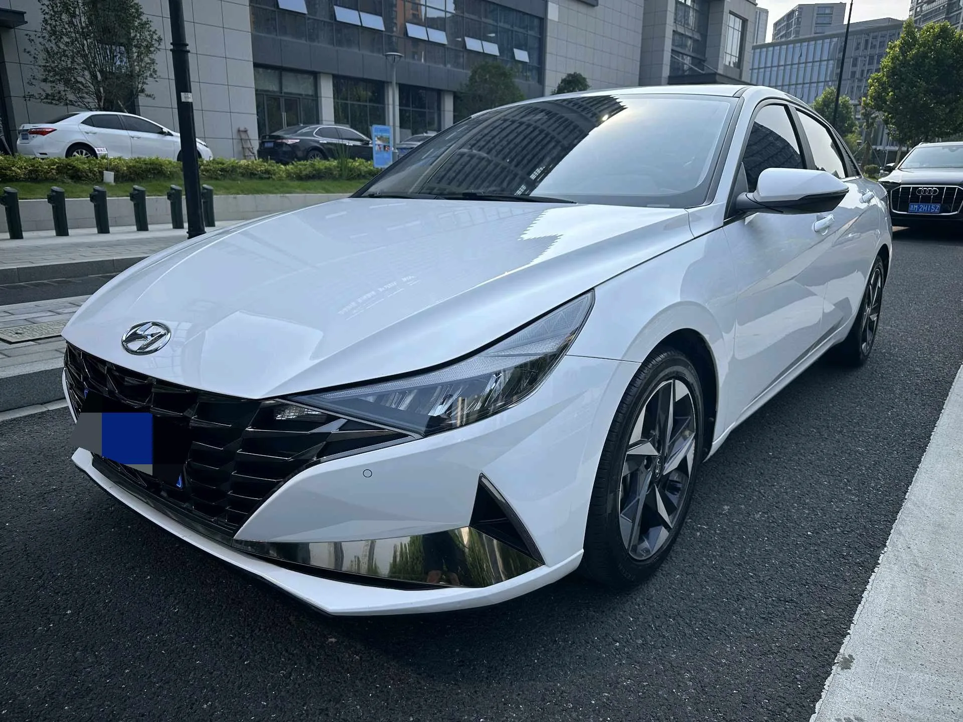 Hyundai Elantra 2022 1.5L CVT LUX Premium Edition