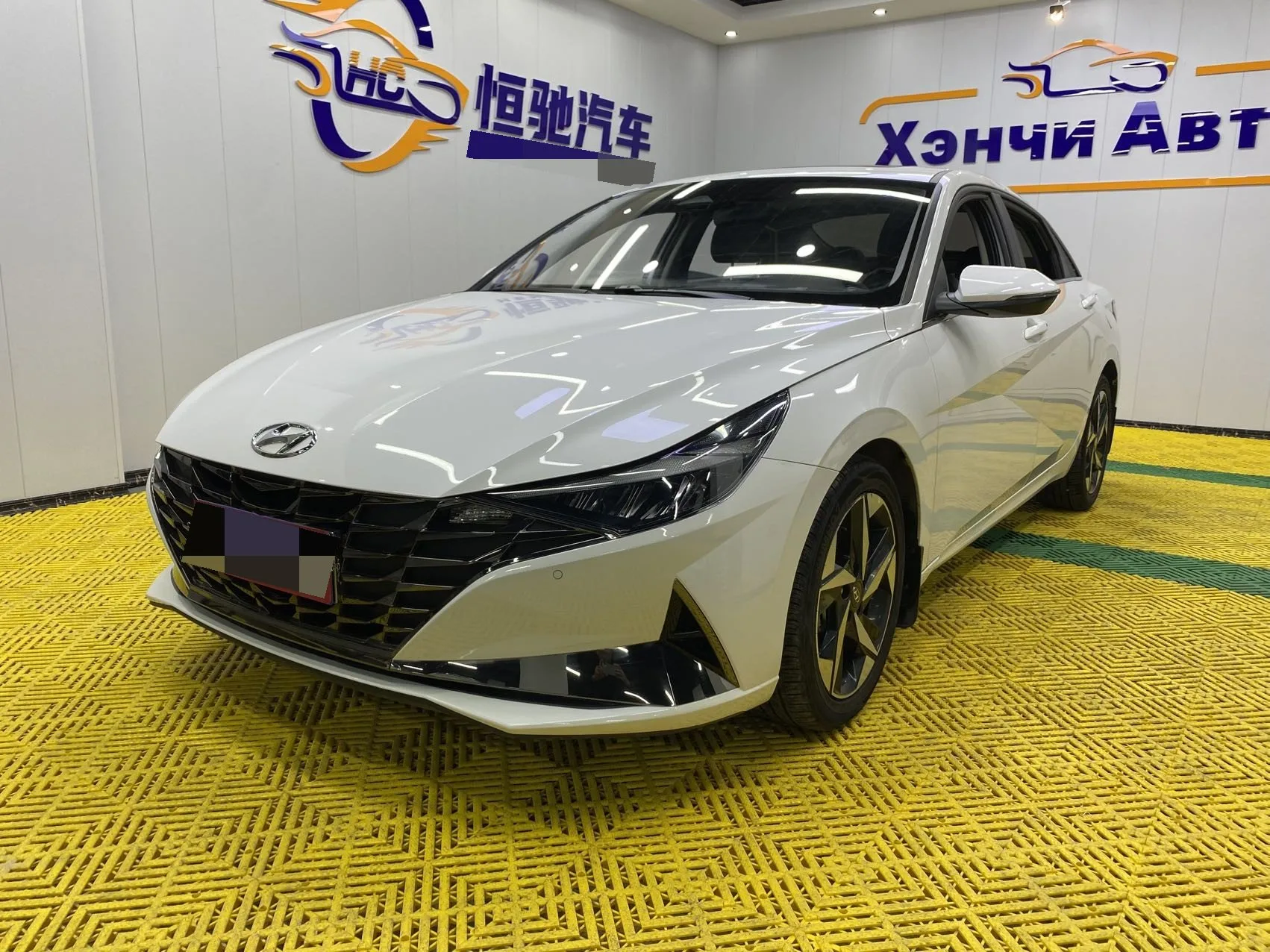 Hyundai Elantra 2022 1.5L CVT LUX Premium Edition