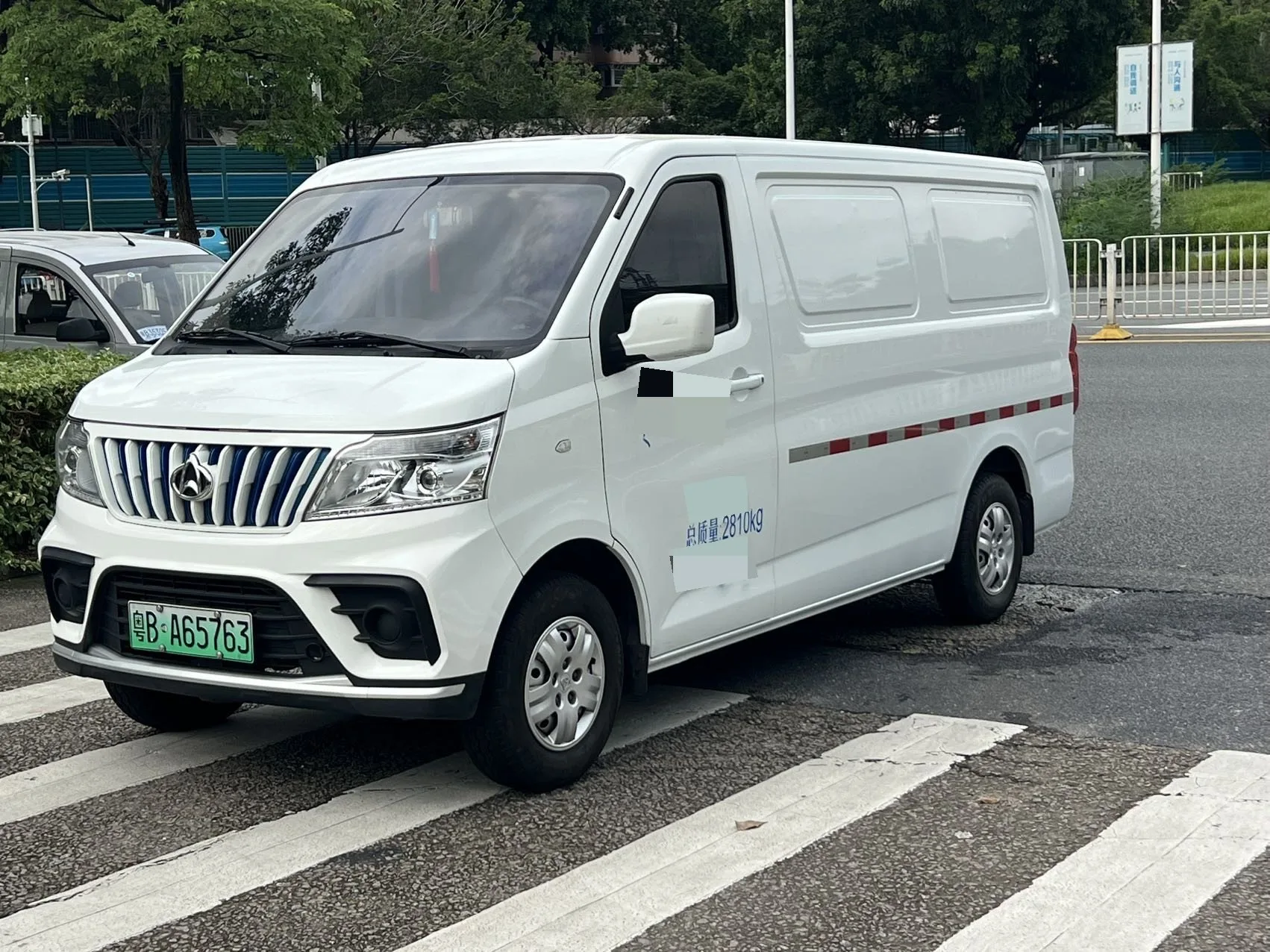 Changan Commercial 2022 Ruixing EM80, Flat Roof, Tailgate, 7-Seater, 41.86 kWh, Automatic Transmission