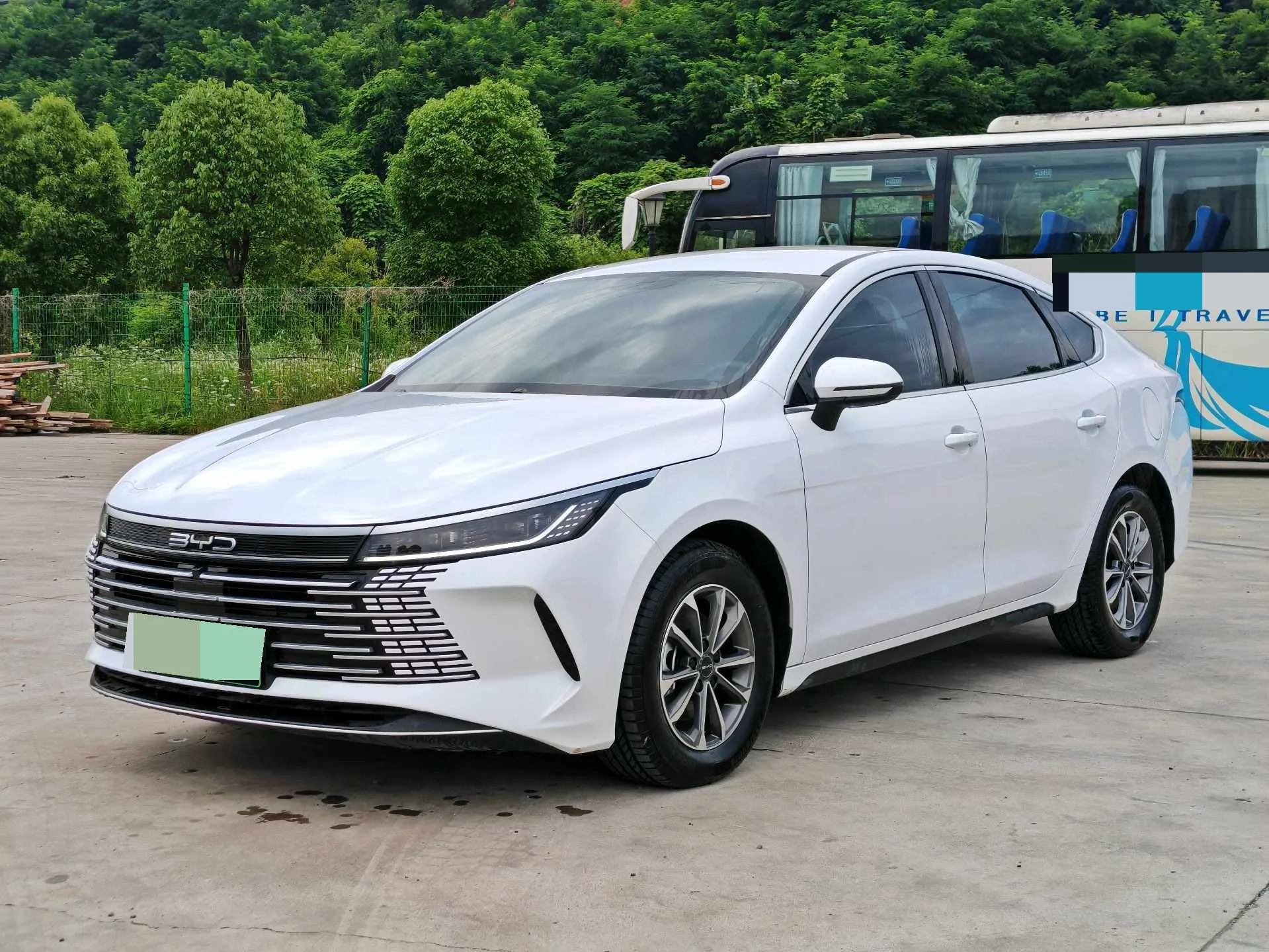 世界 2024 驱逐舰 05 DM-i 1.5 CVT 荣耀 版 55公里 奢华 自动的