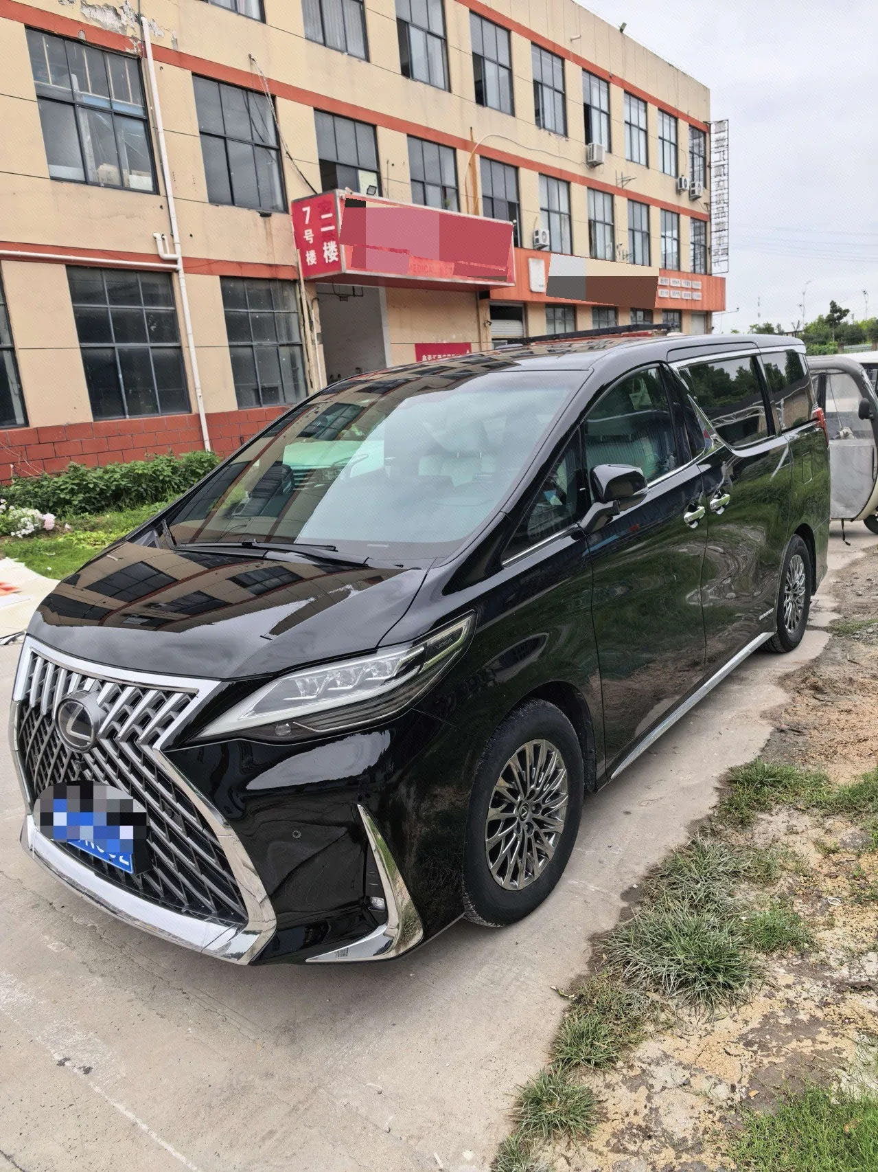 Lexus LM 2020 300h 7-Seat Elegant Edition