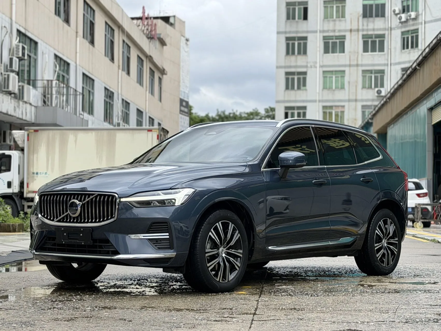 2022 Volvo XC60 B5 AWD Inscription Luxury Edition