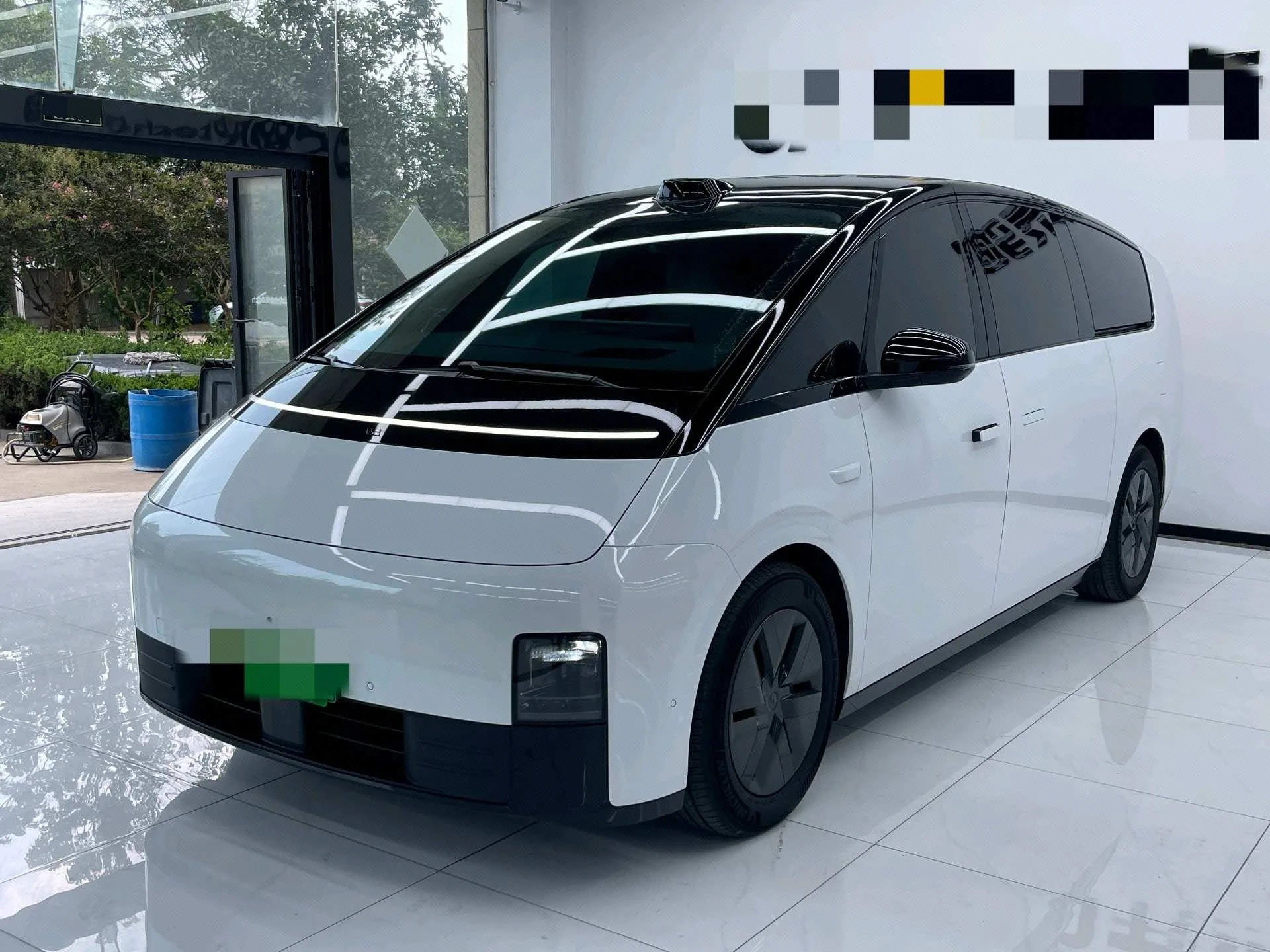 Li Auto MEGA 2024 Ultra