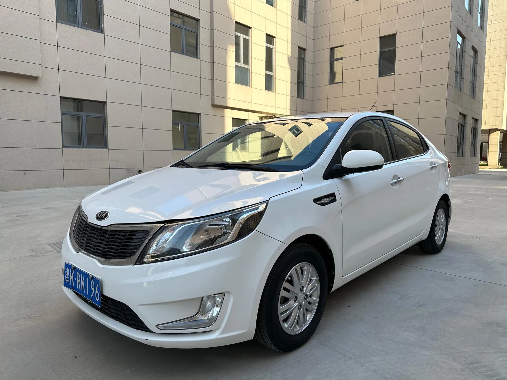 Kia K2 2012 Sedan 1.4L AT GLS Anniversary Edition