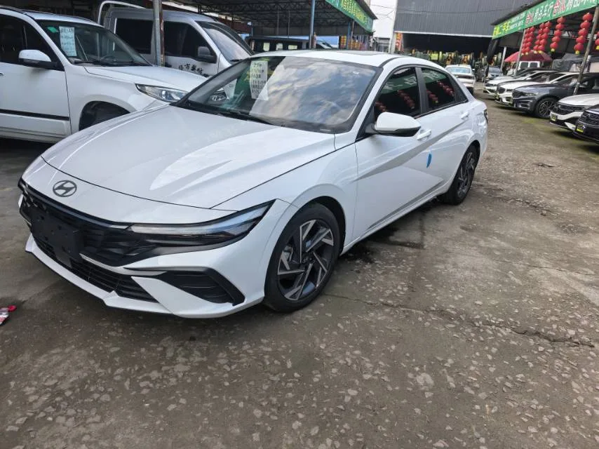 Hyundai Elantra 2023 1.5L CVT LUX Premium Edition