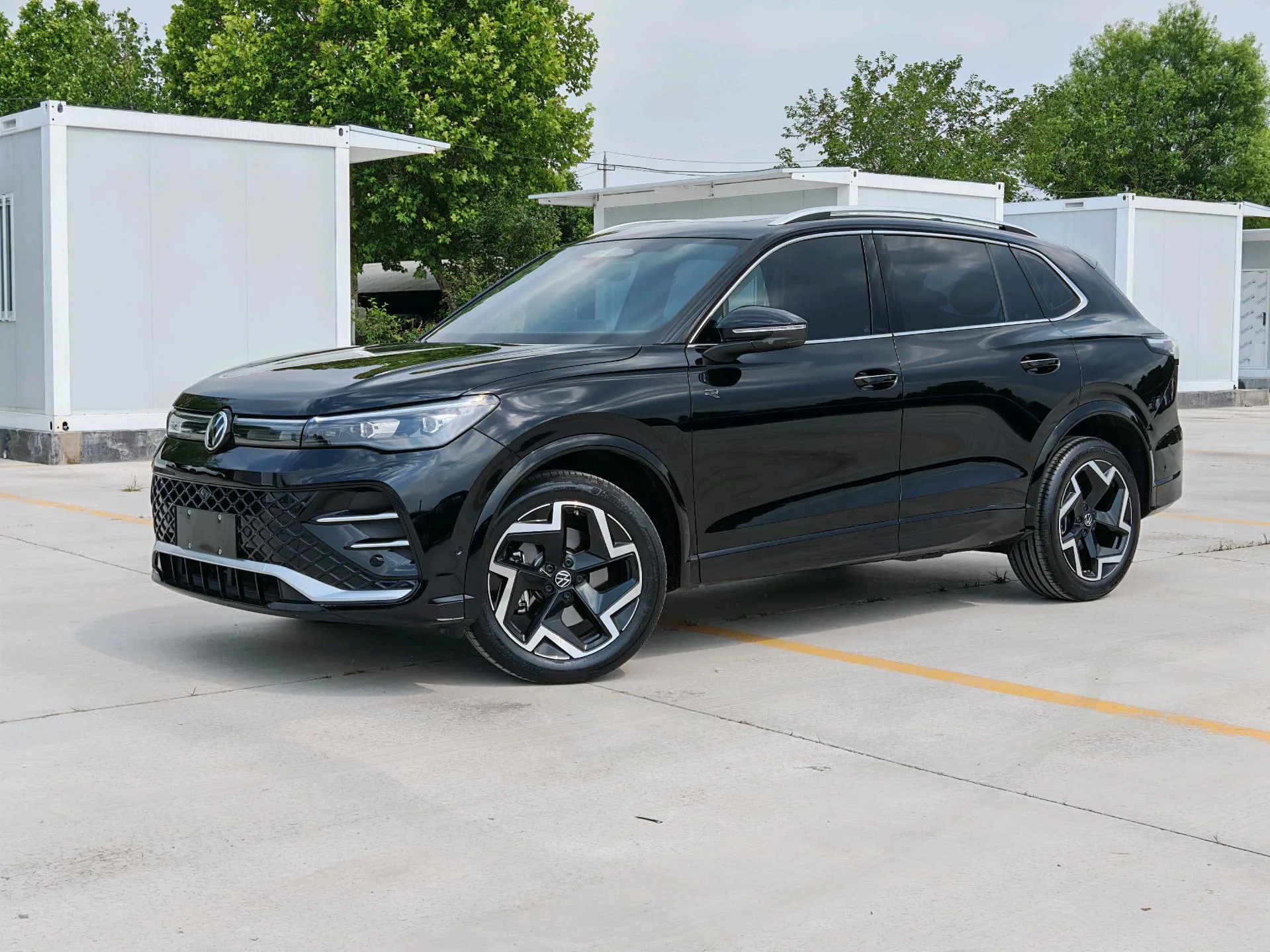 Volkswagen 2026 Tiguan L PRO 2.0 TSI 380 TSI Front-Wheel Drive R-Line Pioneer Edition Automatic Transmission