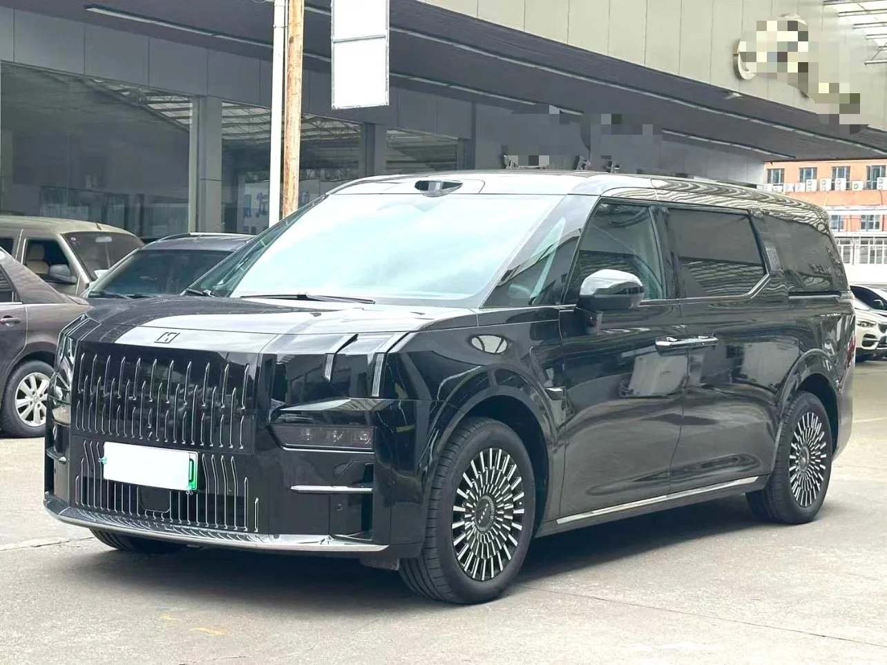 Zeekr 009 2024 Model Year, 7-Seater with Center Aisle, 108 kWh