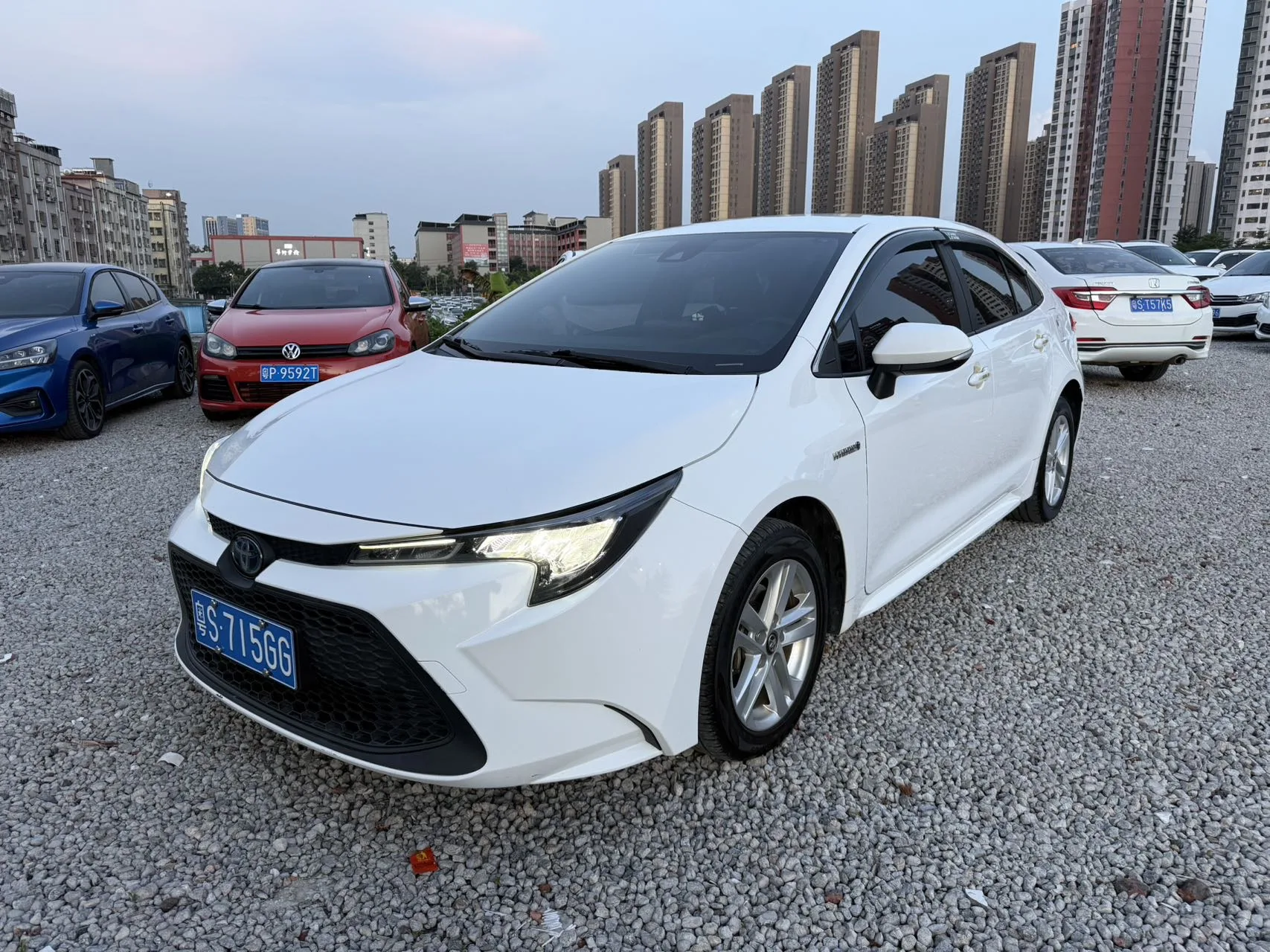 Levin 2022 Hybrid 1.8H E-CVT Leading Edition