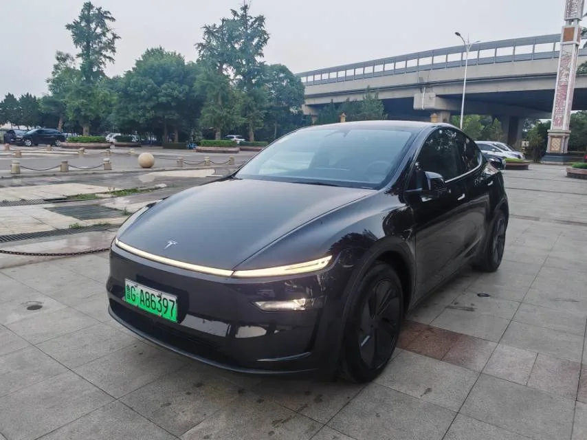 Tesla 2026 Model Y Rear-Wheel Drive Automatic