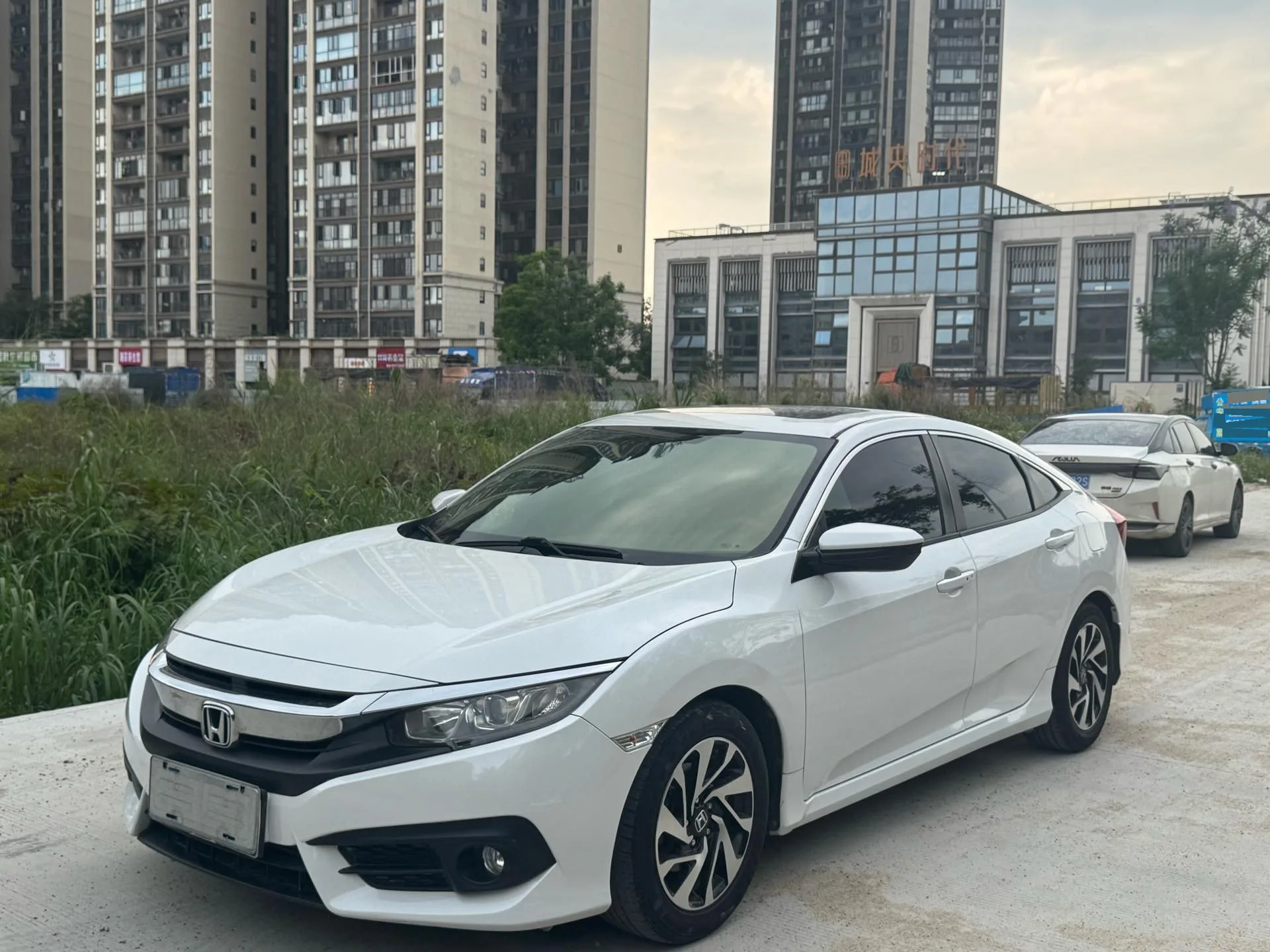 2016 Civic 220TURBO CVT Luxury Edition