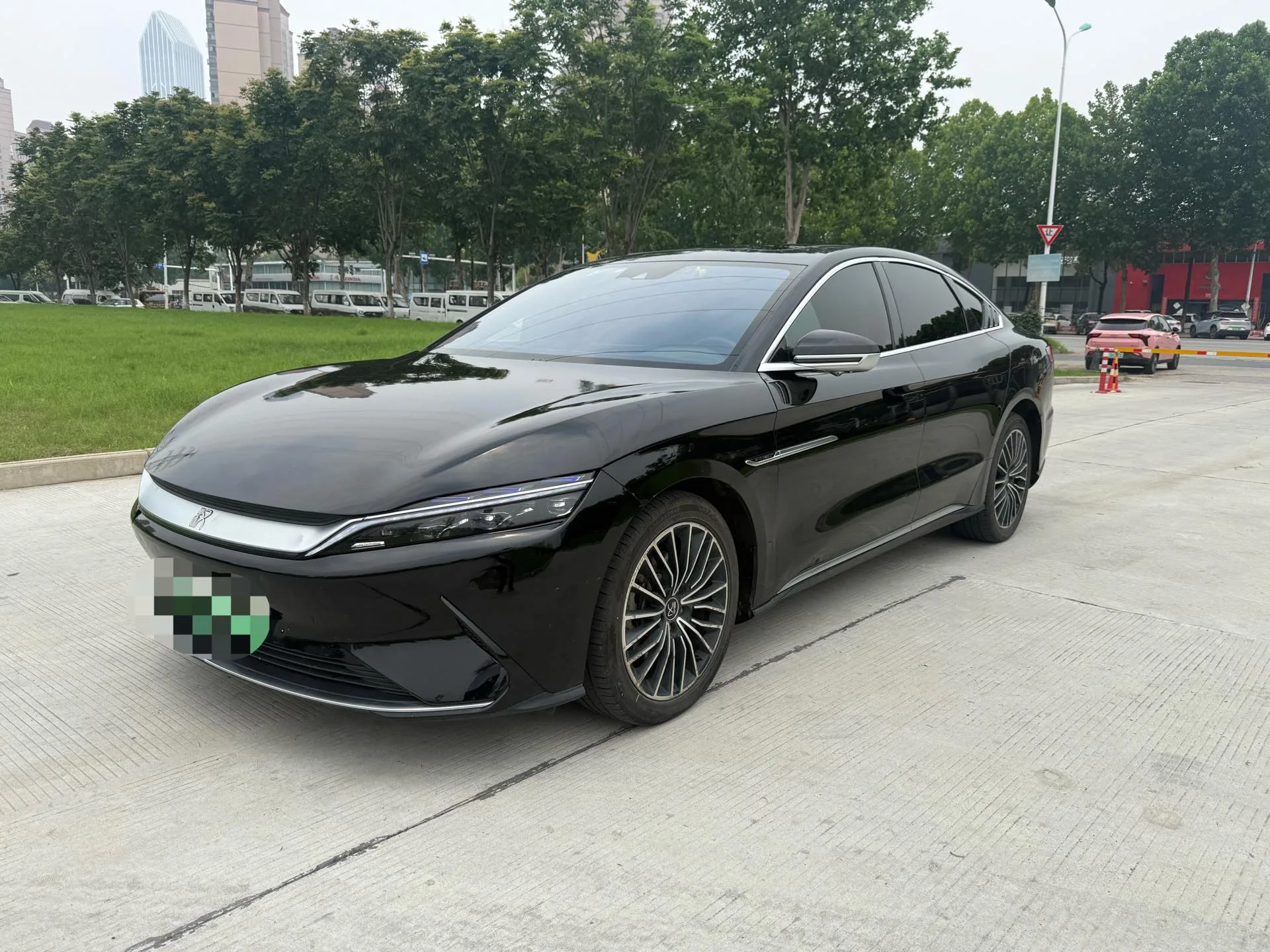 Han 2021 EV Standard Range Luxury Edition