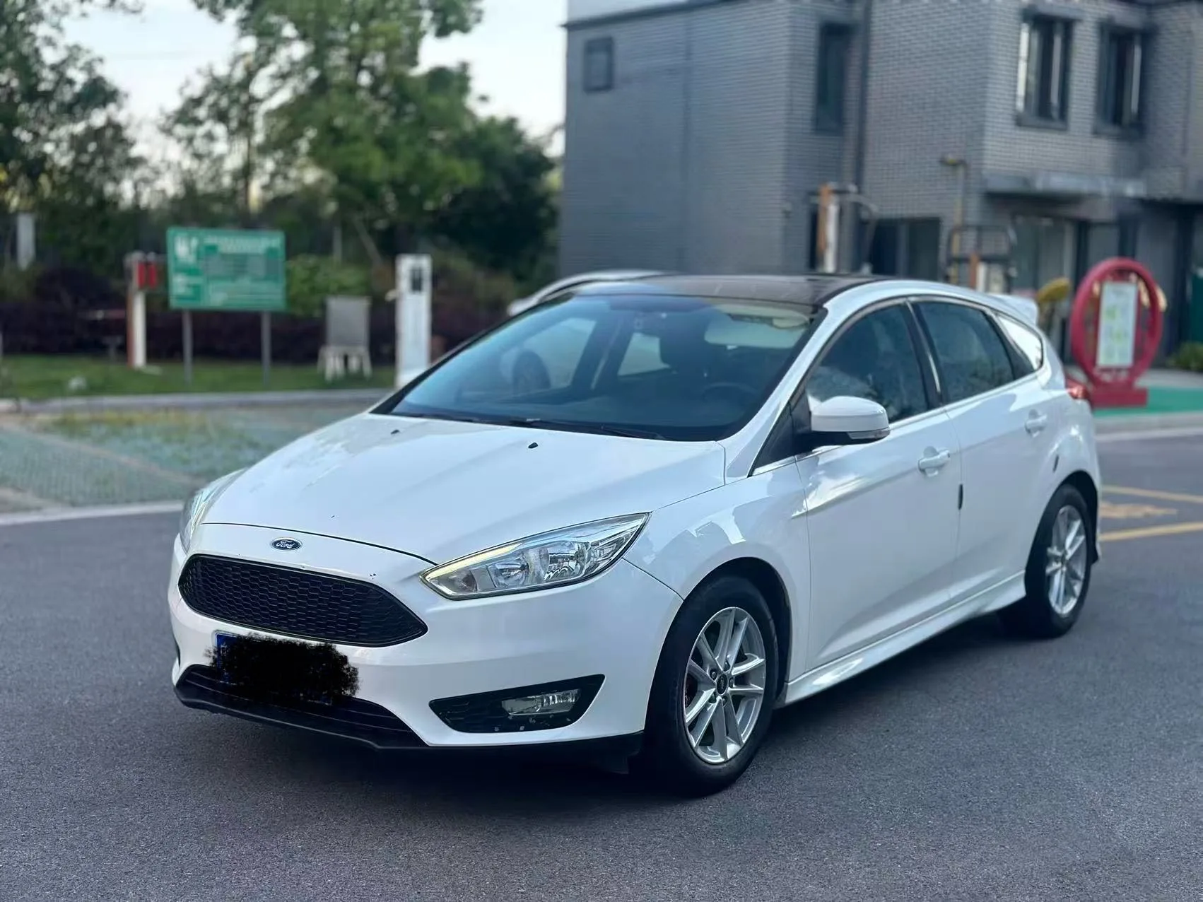 2017 Ford EcoBoost 180 Hatchback, Automatic Elite