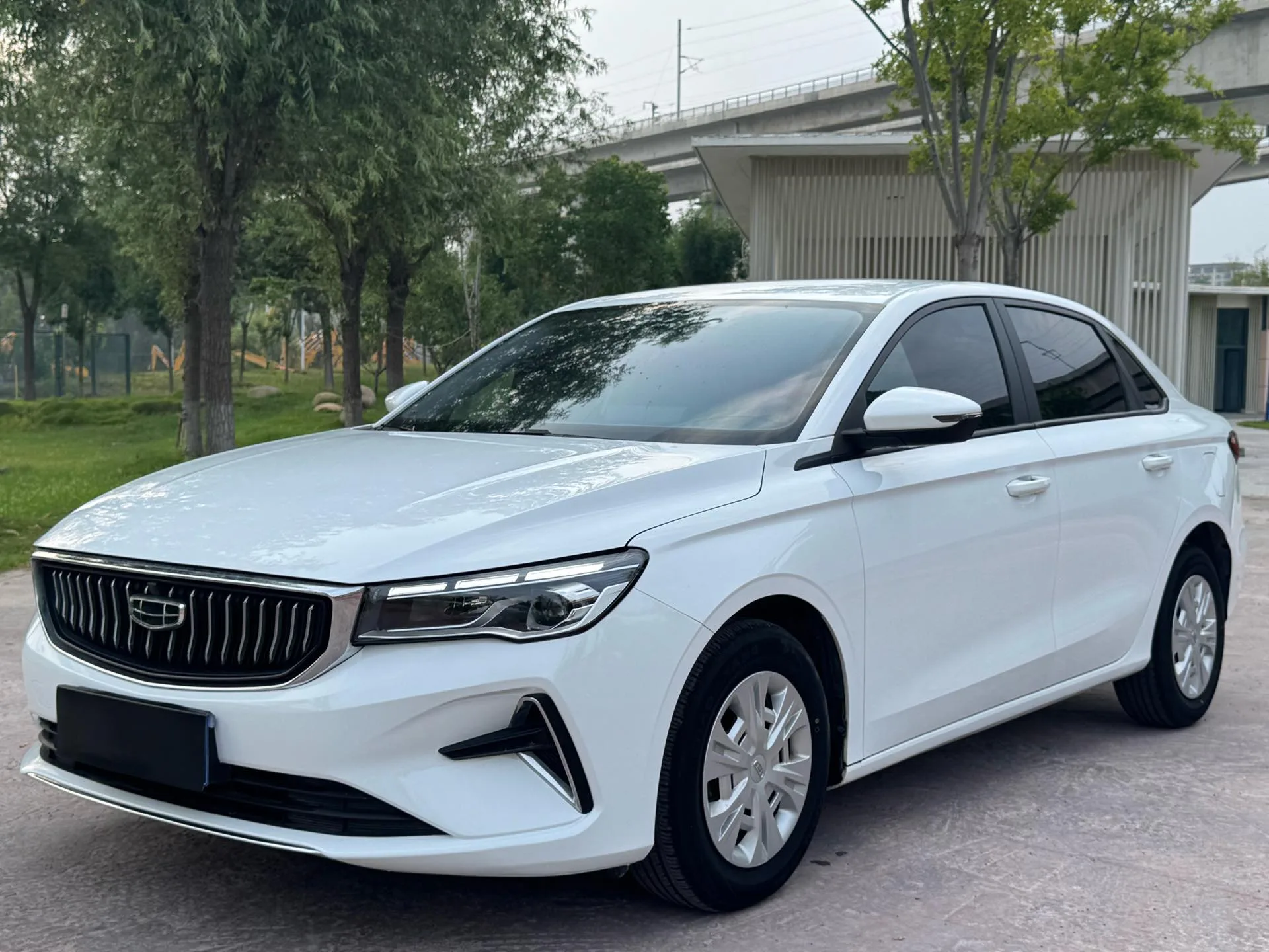 Geely 2023 Emgrand Sedan 1.5 Champion Edition Luxury Manual Transmission