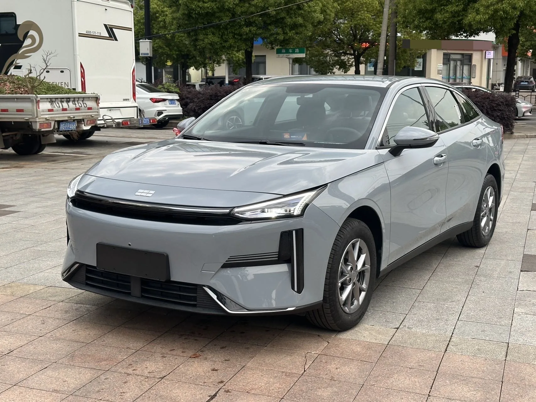 Geely Galaxy 2025 L6 EM-i 1.5 60km Start-up Edition Automatic