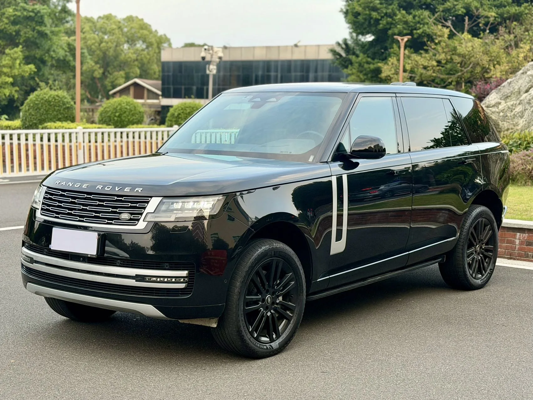 2024 Диапазон Ровер 3.0 Шестой класс 400 л.с. Автобиография Длинный Колесная база