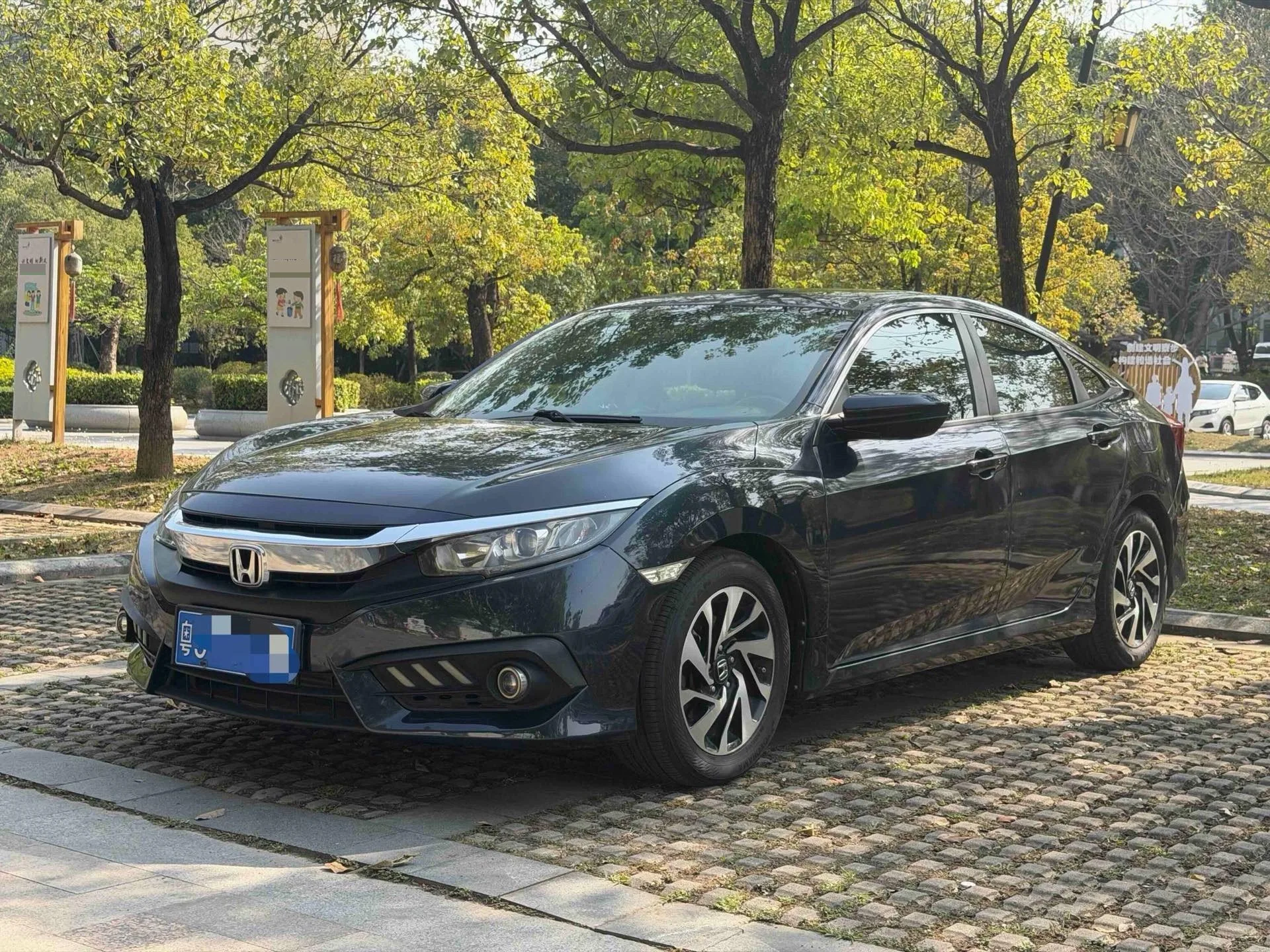 2016 Civic 220TURBO CVT Luxury Edition