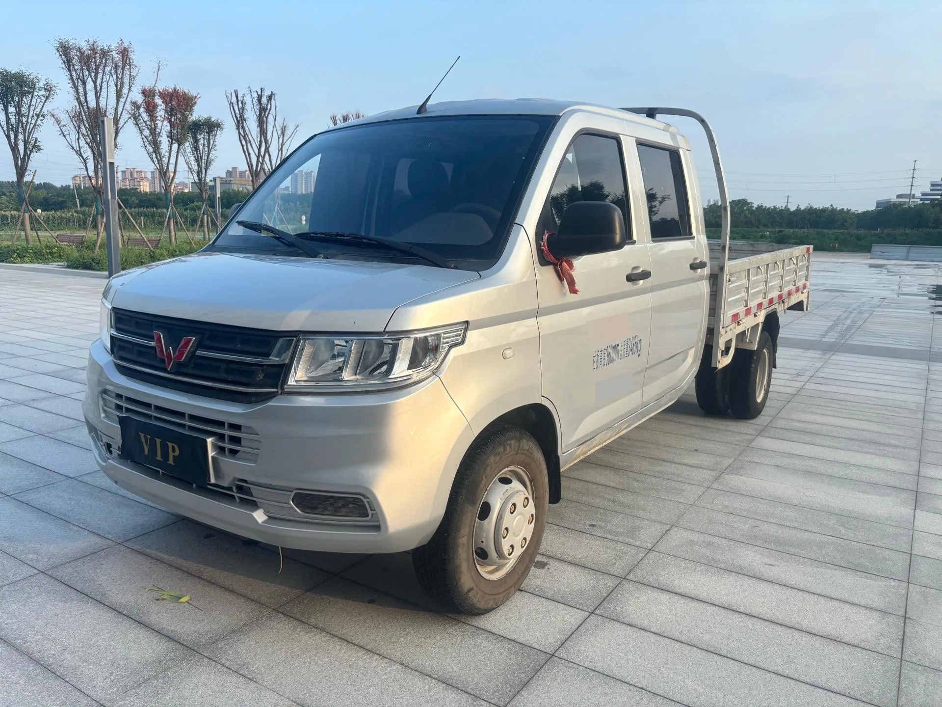 Wuling 2022 Rongguang New Card 1.8 Base Model Extended Double Cab Manual Transmission