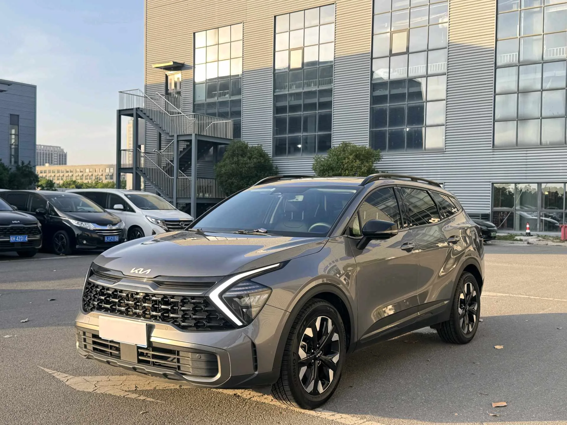Lion Platinum Expansion 2023 2.0T 2WD Premium Edition