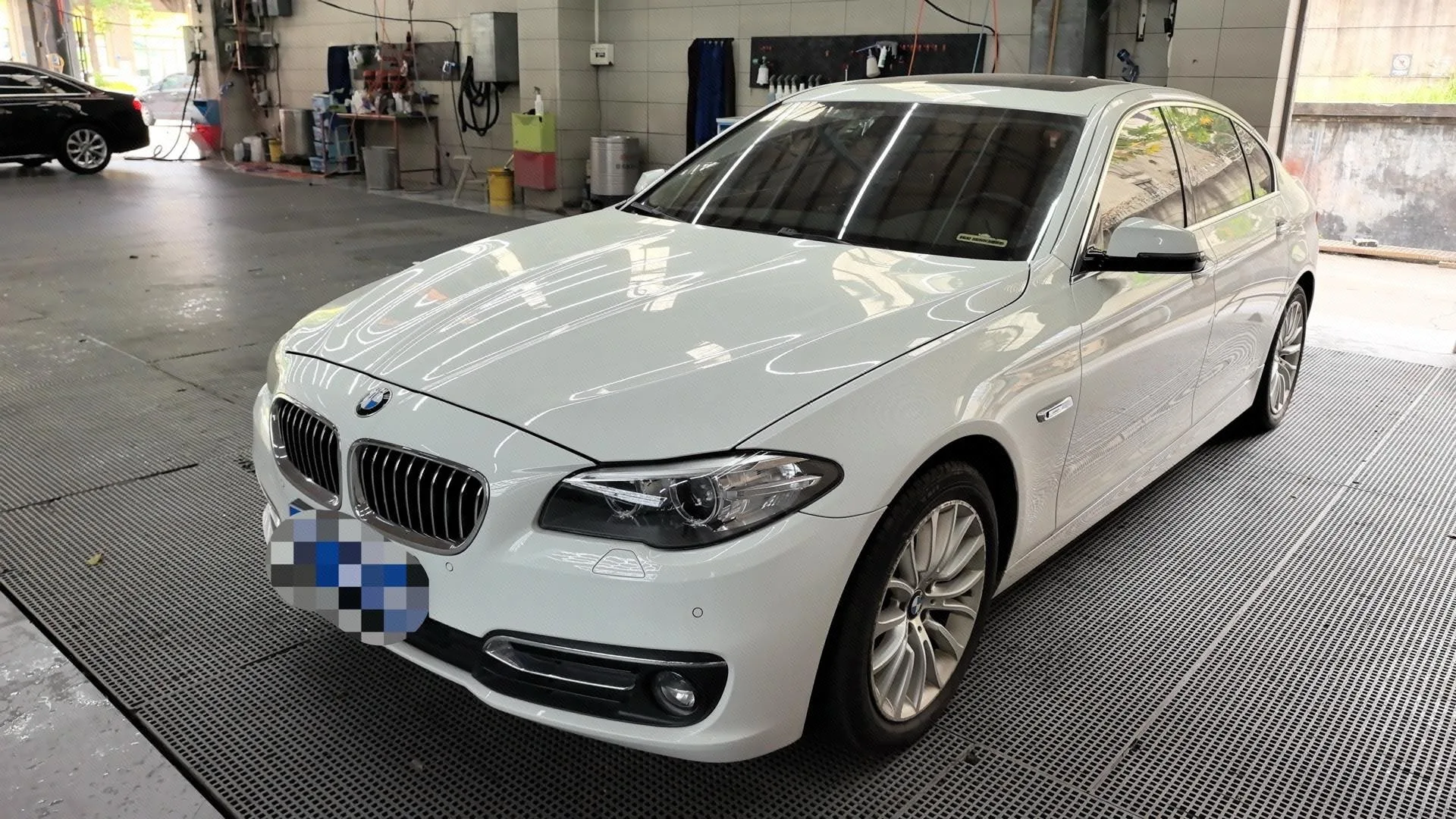 2014 BMW 5 Series 525Li Luxury Design Package