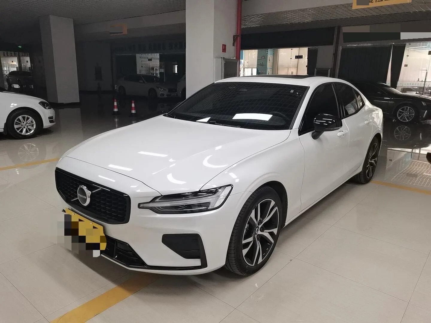2025 Volvo S60 B4 Smart Luxury Edition
