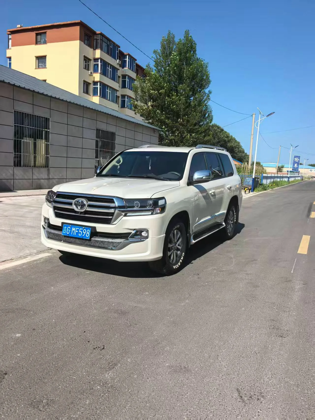Land Cruiser (Imported) 2015 Model Year 4.0L V6 Middle East Limited Edition