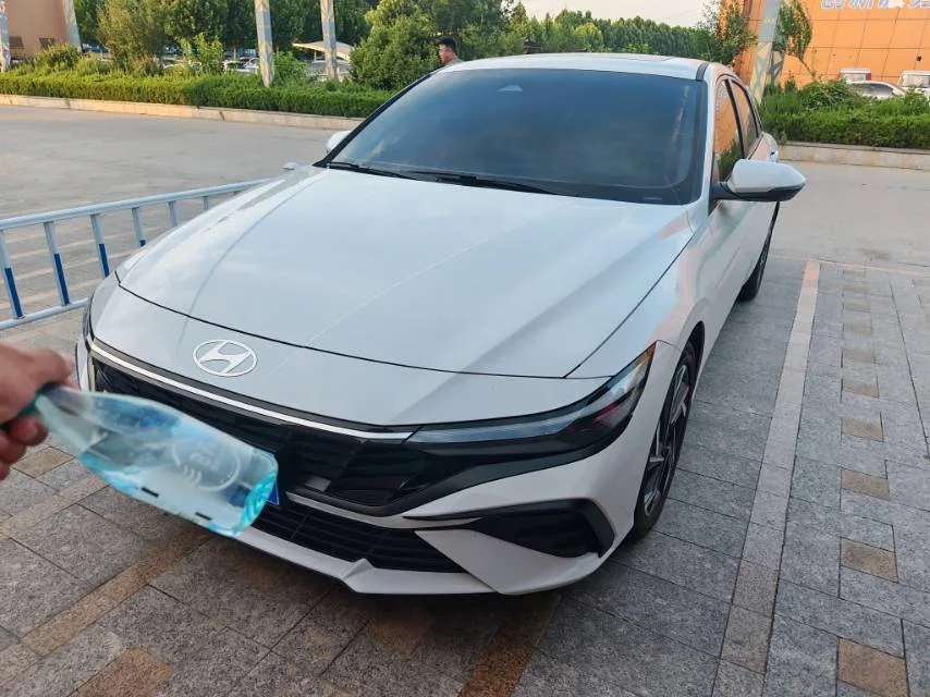 Hyundai Elantra 2023 1.5L CVT LUX Premium Edition