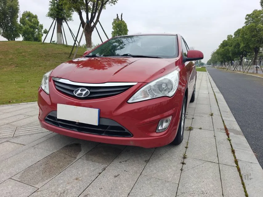 2010 Hyundai Reina Sedan 1.4L Automatic Comfort GS