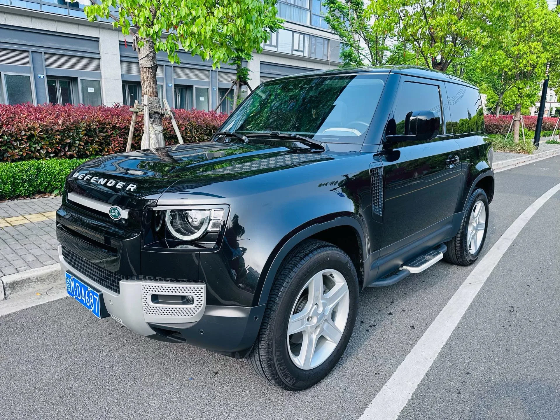 Land Rover Defender 2023 Facelift 90 2.0T P300 SE