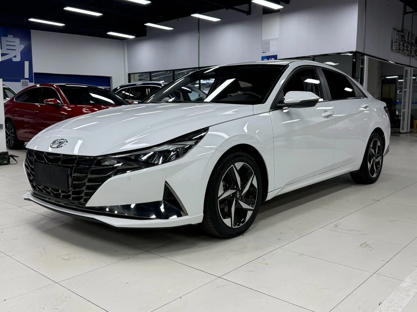 Hyundai Elantra 2022 1.5L CVT LUX Premium Edition