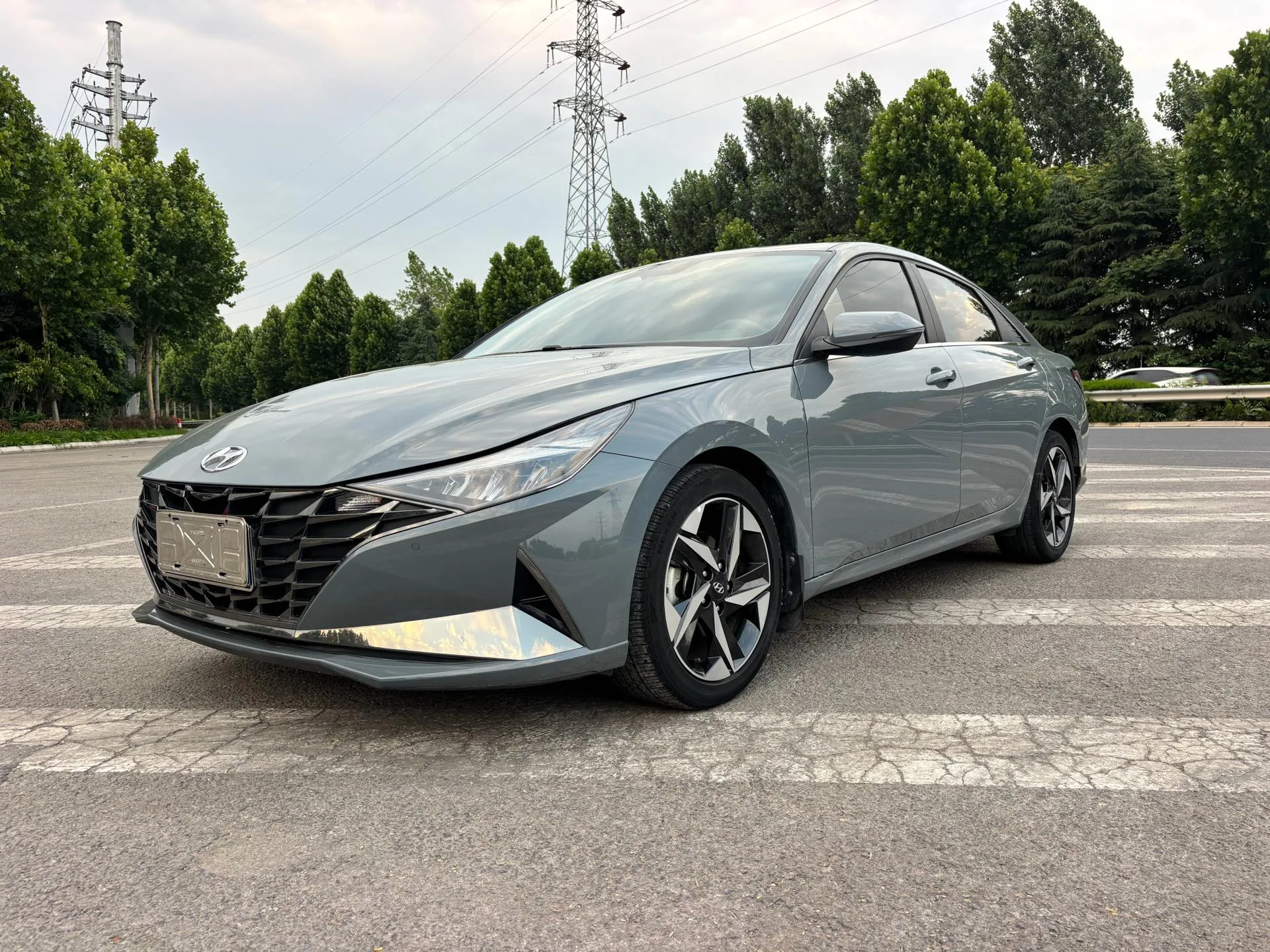 Hyundai Elantra 2021 1.5L CVT LUX Premium Edition