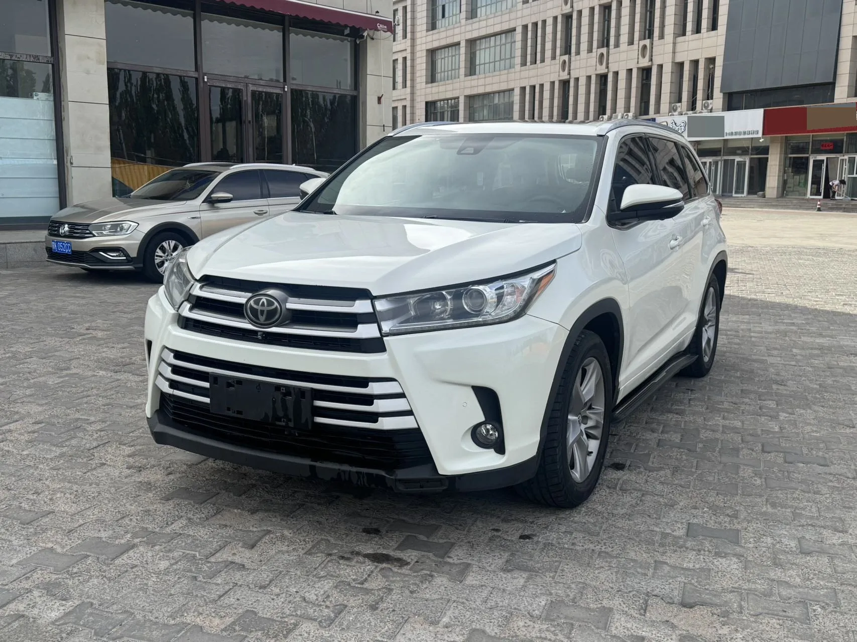 2018 Toyota Highlander 2.0T AWD Premium Edition, 7-Seater, China V Emission Standard