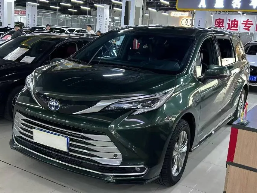 2021 Sienna 2.5L Hybrid Platinum Edition
